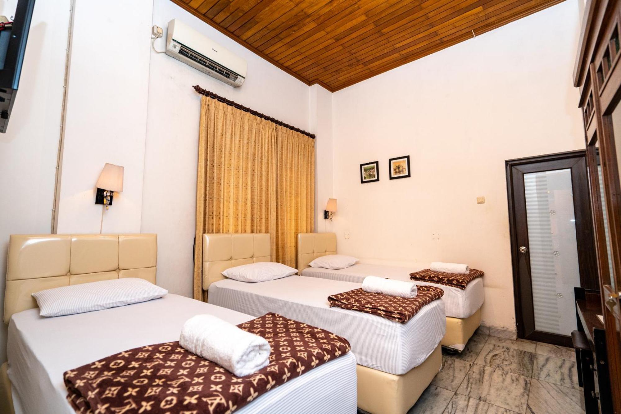 D Ajenk Boutique Guesthouse Kejayan Esterno foto