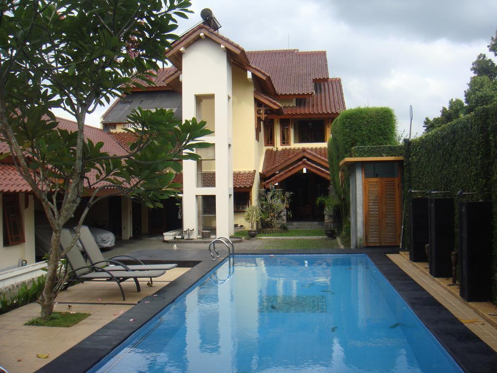 D Ajenk Boutique Guesthouse Kejayan Esterno foto